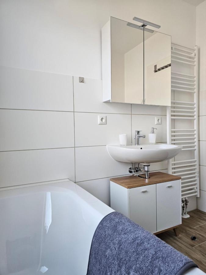 Schoene Grosse Ferienwohnung 79M2 Und 2 Baeder, Zentrumnah, 2Og Erfurt Bagian luar foto