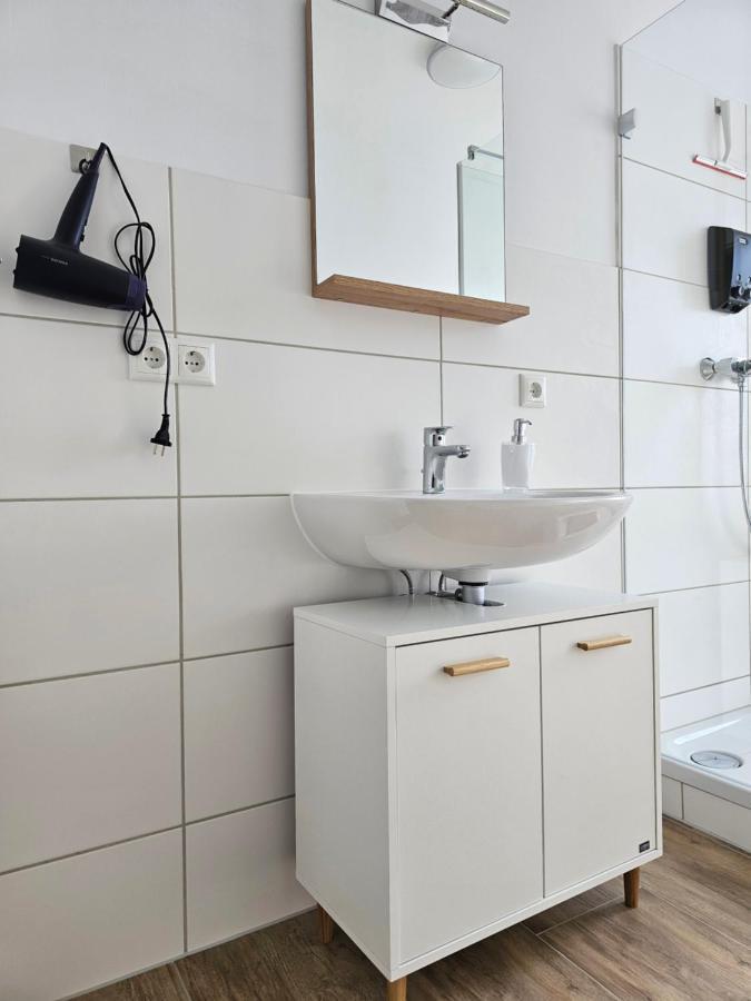 Schoene Grosse Ferienwohnung 79M2 Und 2 Baeder, Zentrumnah, 2Og Erfurt Bagian luar foto