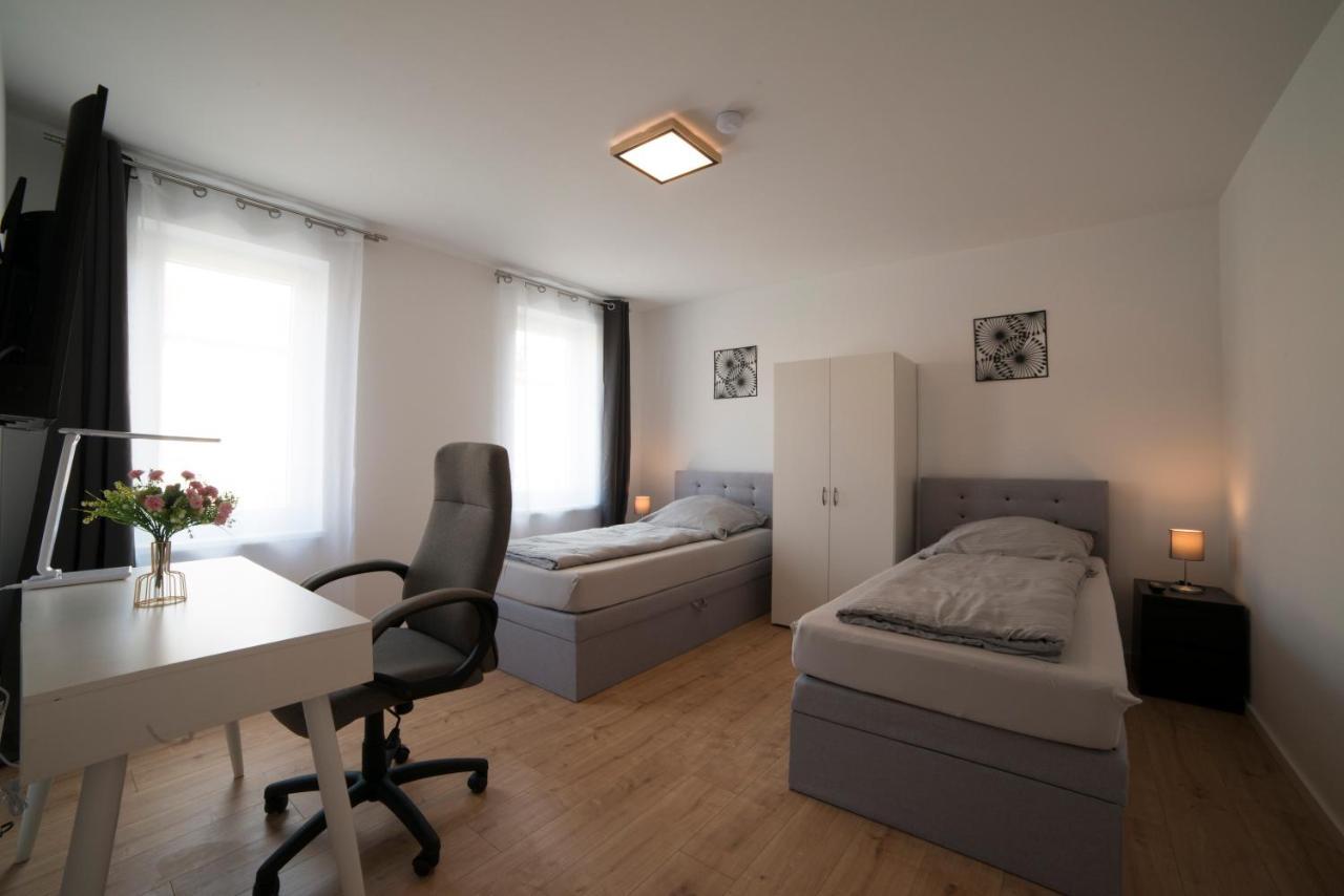 Schoene Grosse Ferienwohnung 79M2 Und 2 Baeder, Zentrumnah, 2Og Erfurt Bagian luar foto