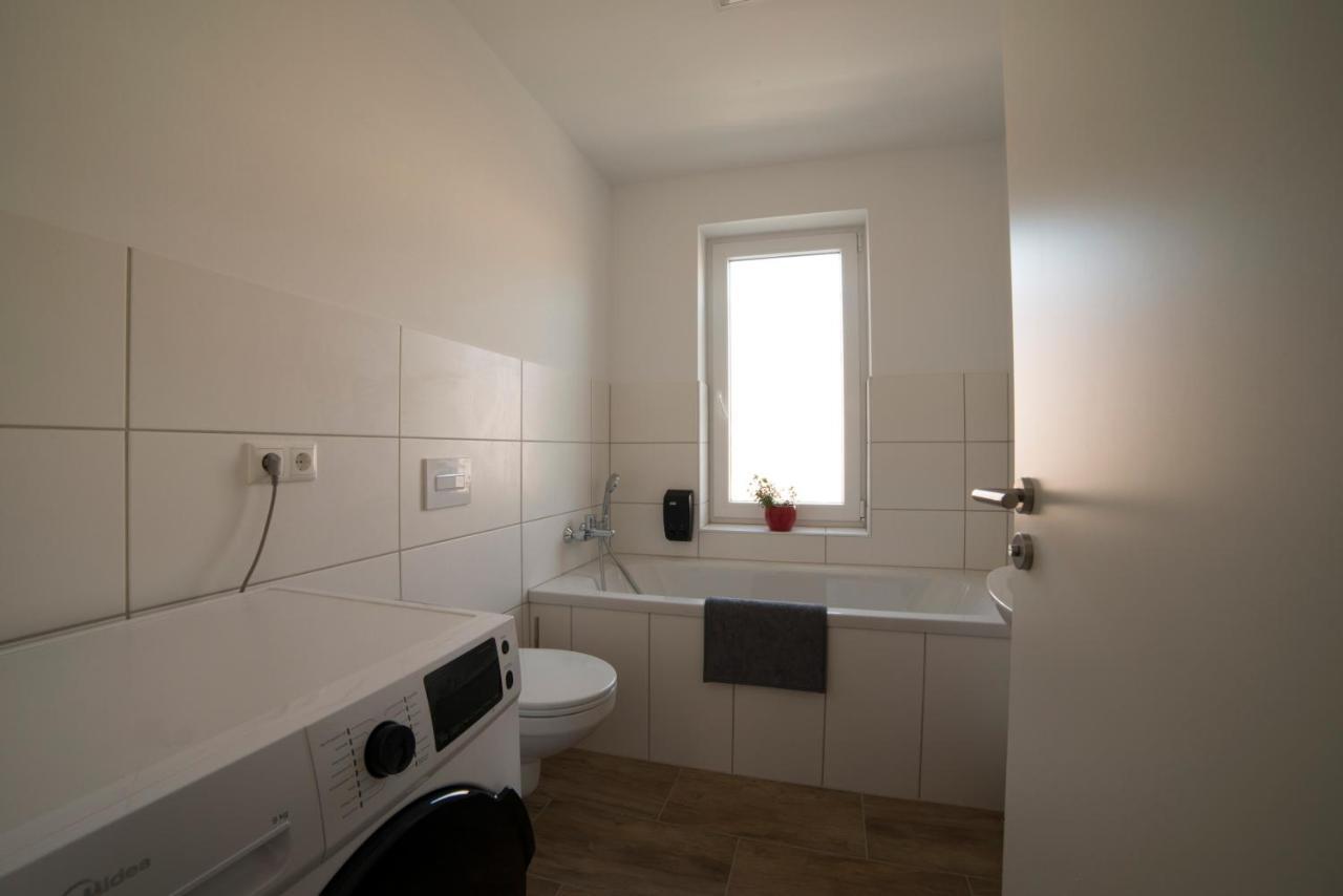 Schoene Grosse Ferienwohnung 79M2 Und 2 Baeder, Zentrumnah, 2Og Erfurt Bagian luar foto