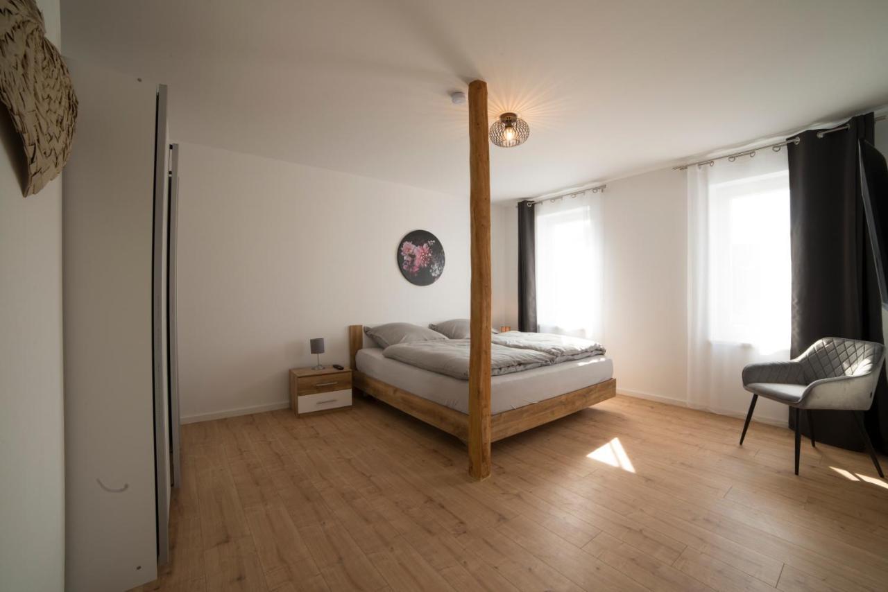 Schoene Grosse Ferienwohnung 79M2 Und 2 Baeder, Zentrumnah, 2Og Erfurt Bagian luar foto